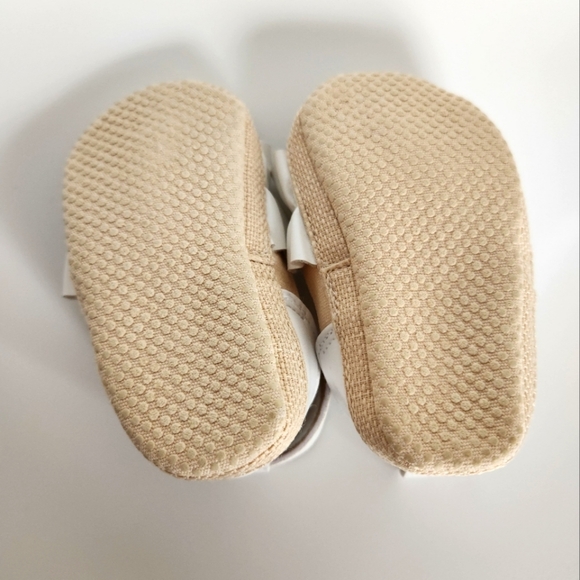 White Ruffled Girl Summer Sandals Infant Size 3 (5 inch) - Picture 4 of 5